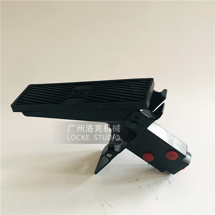 Digger accessories Carter Divine steel Kato Three-one-bucket Mountain Hitachi Hyundai Wall Cannon Machine One-way Valves Two-way