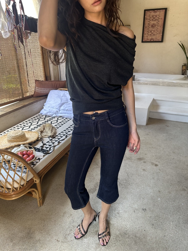 In Stock Weeeechan Micro-Stretch Raw Denim Fabric, Three-Quarter Flared Jeans with Three-Color Stitching to Enhance Leg Shape In Stock Weeeechan Micro-Stretch Raw Denim Fabric, Three-Quarter Flared Jeans with Three-Color Stitching to Enhance Leg Shape