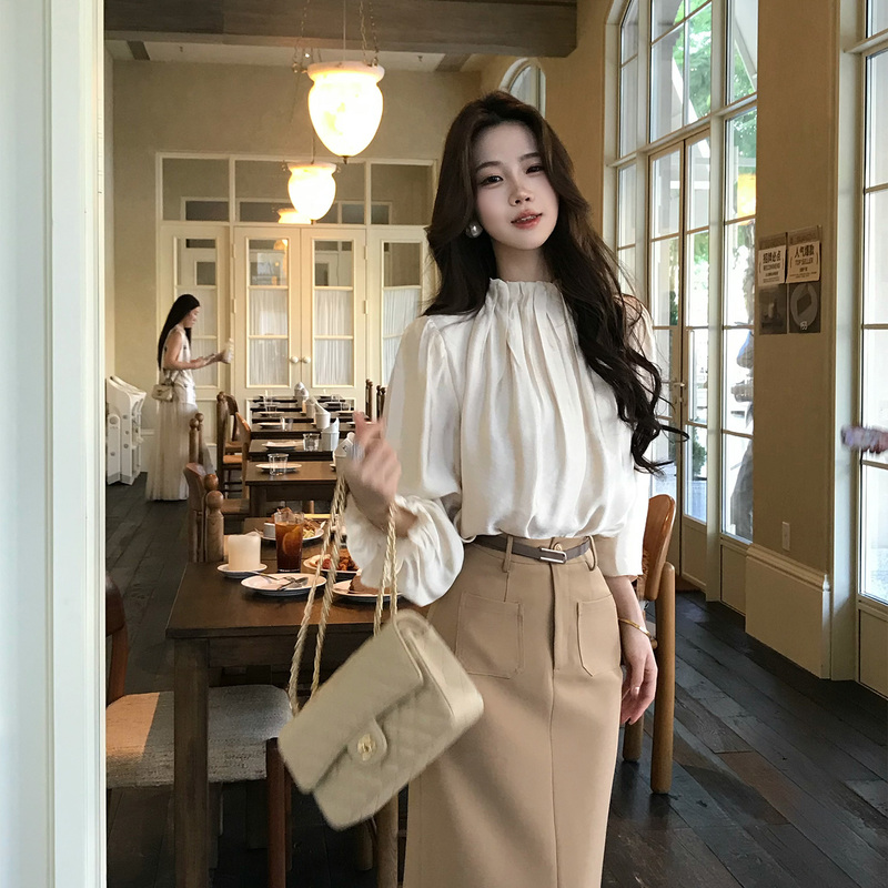 Muzi Li's Korean-Style Satin Shirt with a Small Stand Collar for Women, Early Autumn, Gentle and Atmospheric Long-Sleeved Shirt