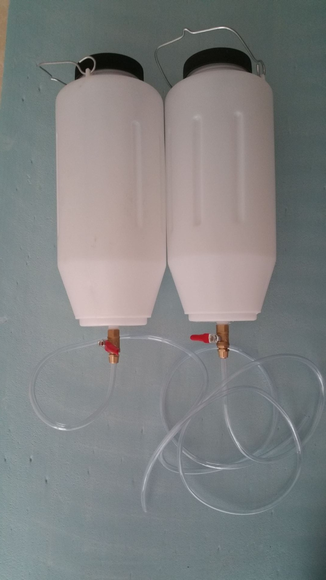 Punch oil - drop pot oil tank oil tank to oil bottle adjustable double - sided oil oil engine stamping automatic oil supplier