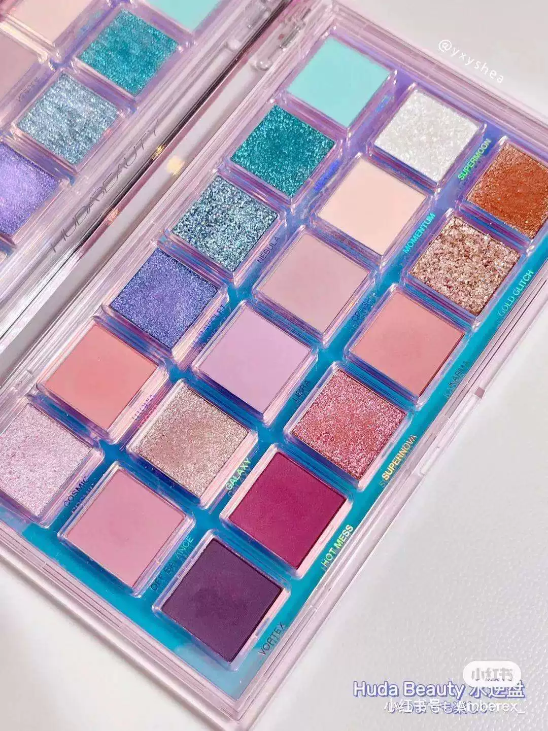 Палетка теней для век HUDA beauty Quartz содержит оттенки розовый, 18 цветов