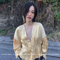 Concave styling ~ European and American big cards celin Celine hidemi Identical Leaves with Leaves Exaggerated Gold And Silver Color Streaming Sumai Earrings