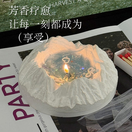 Glacier scented candle gift box birthday gift for girls to send to best friends, practical niche high-end friend souvenirs