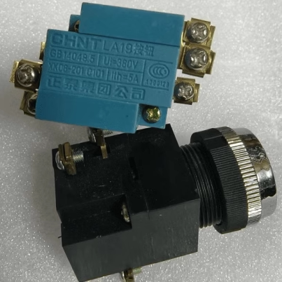 LA19-11 old Chint button switch LA19 button GB14048.5 UI380V lth5a