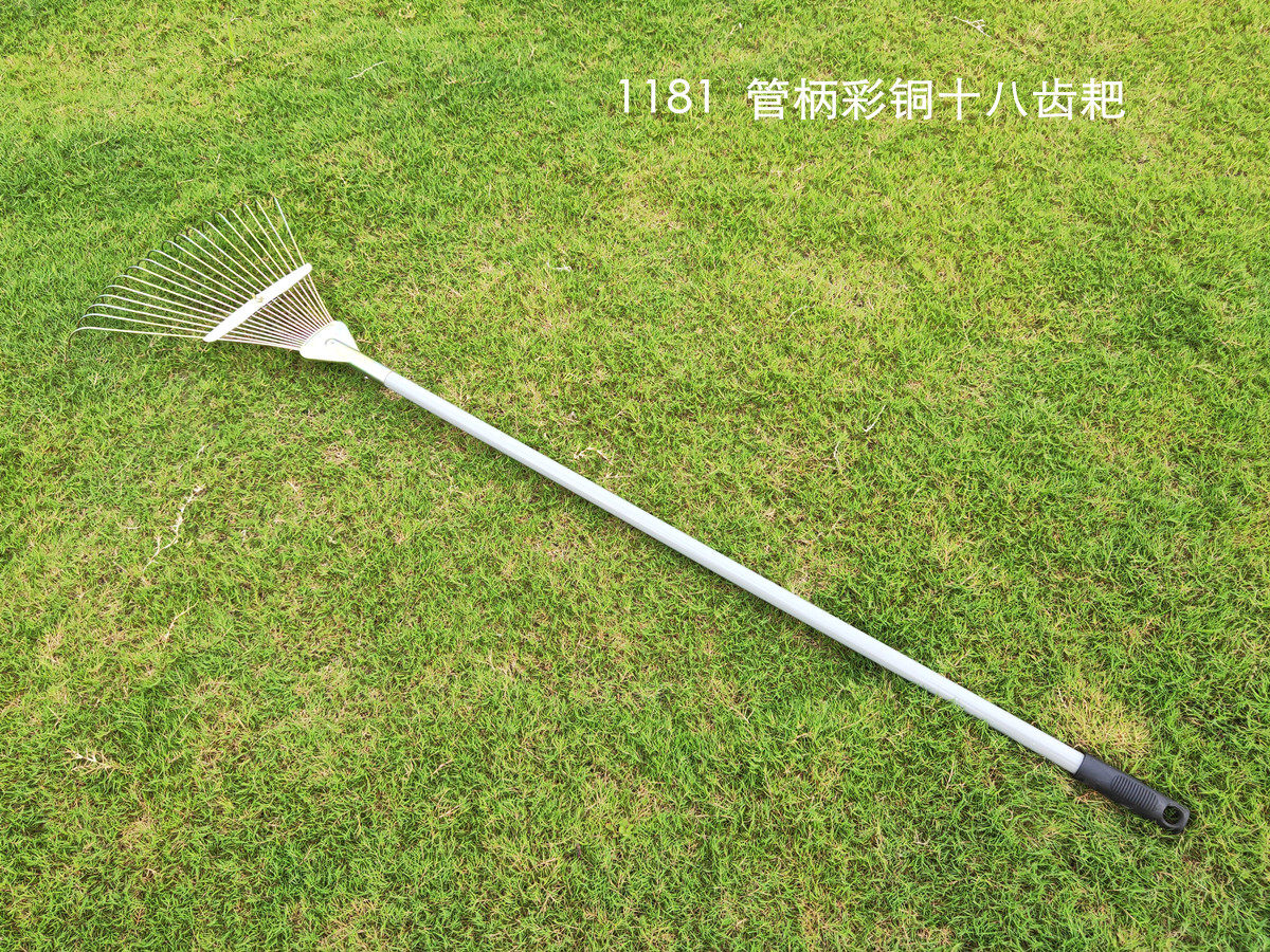 木柄弹簧钢十八齿彩铜草耙 废草落叶耙子 喷塑管柄扒草伸缩 钉耙-阿里巴巴