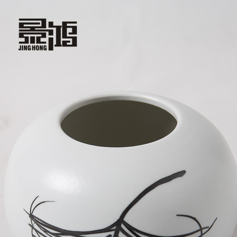 �����ִ���Լ�մɲ廨��ƿ