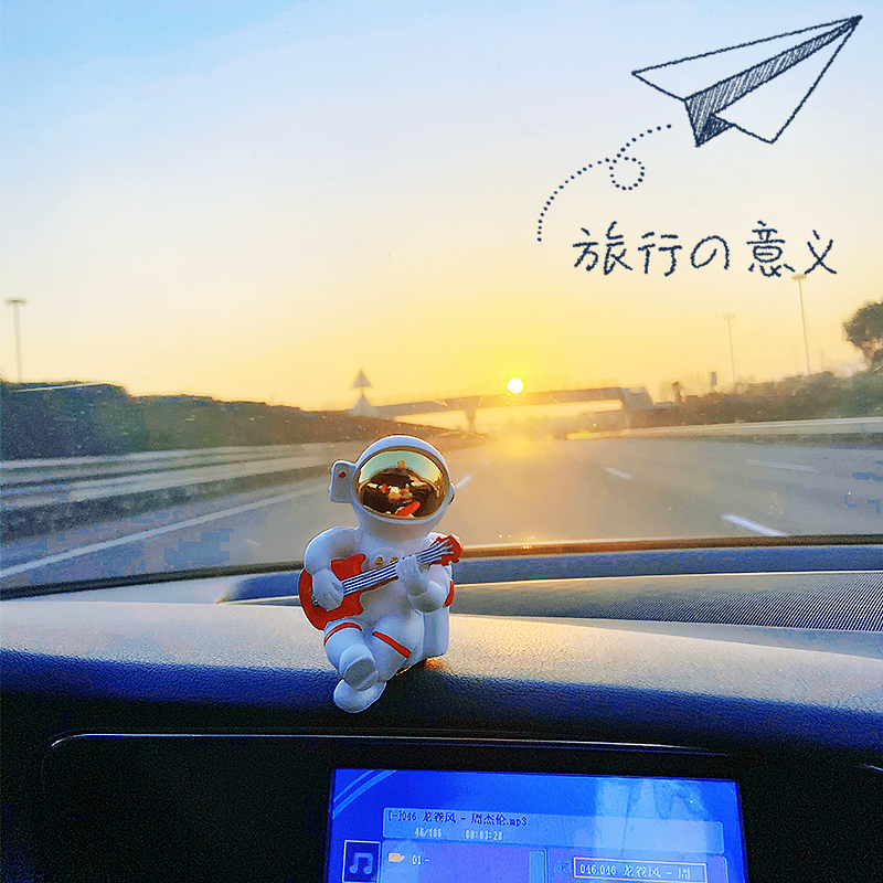 Spaceman car car ornaments creative car interior decoration supplies personality high-end spaceman model car decoration