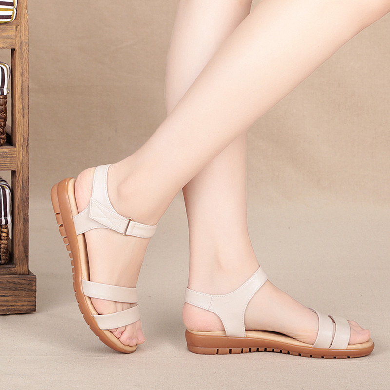 Middle-aged women's sandals flat large size flat mother shoes leather middle-aged and elderly women's sandals summer non-slip 404143