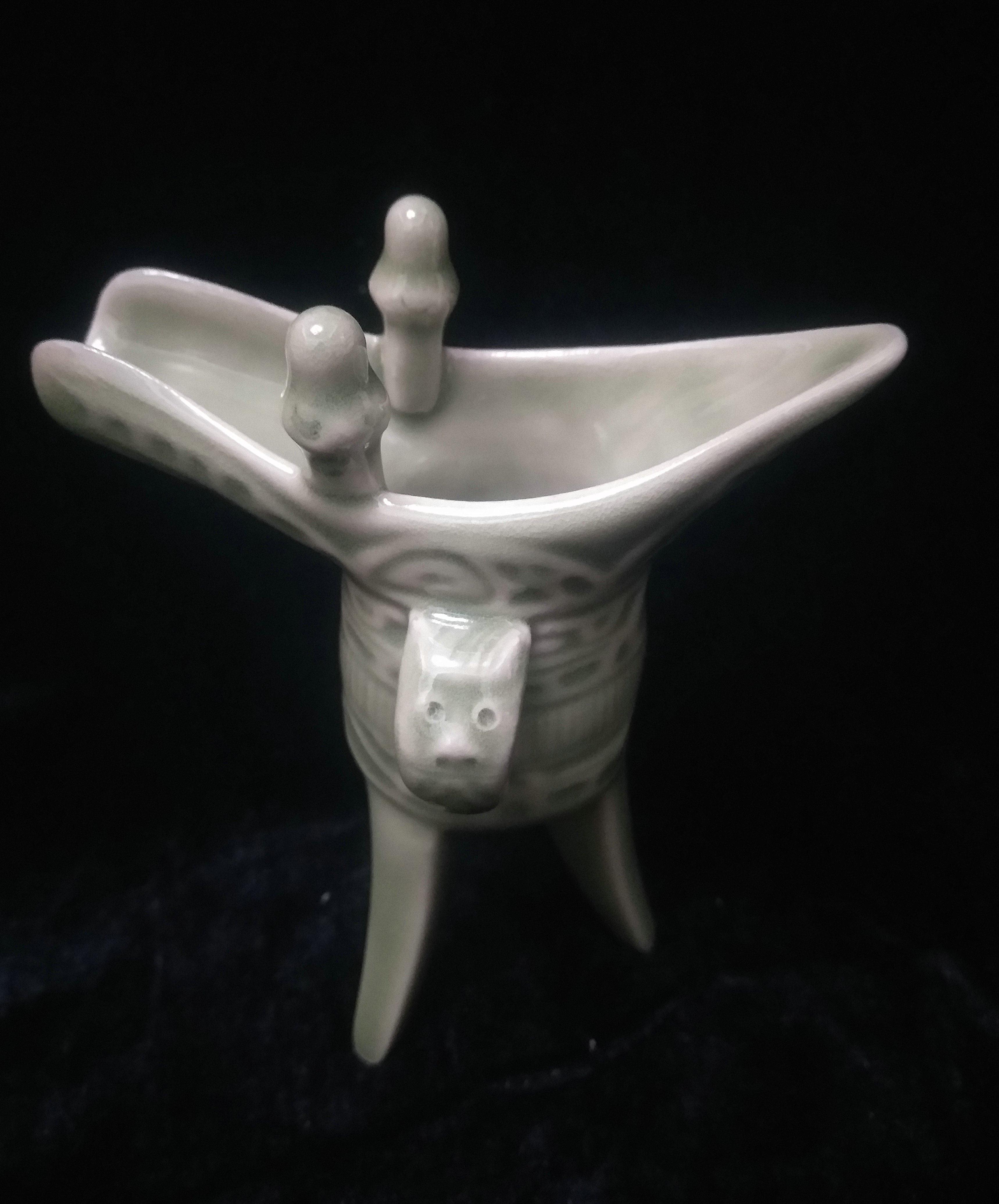 Dazzling porcelain Baroness Cup drinking wine with porcelain tourism Souvenir Pendulum of Boku Shelf Antique Palace White Wine Cup