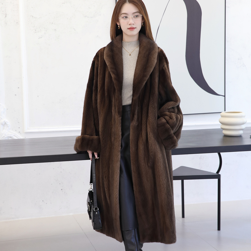 2025 New Model Mink Coat for Women, Fully Handcrafted Long Mink Fur Coat with Green Fruit Collar and Cuffed Sleeves
