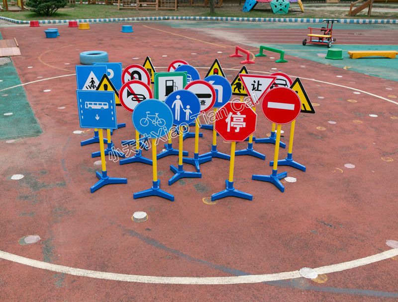 Kindergarten Outdoor cognitive traffic signs Early education center Traffic lights Teaching aids Indoor traffic toys
