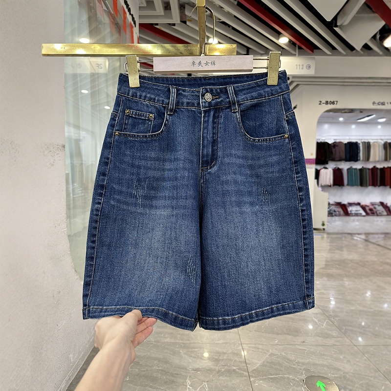 Young Mom's One-Button High-Waisted Denim Shorts, New Summer Style, Stylish Loose Wide-Leg Pants, Middle-Aged and Elderly Women's Knee-Length Shorts Young Mom's One-Button High-Waisted Denim Shorts, New Summer Style, Stylish Loose Wide-Leg Pants, Middle-Aged and Elderly Women's Knee-Length Shorts