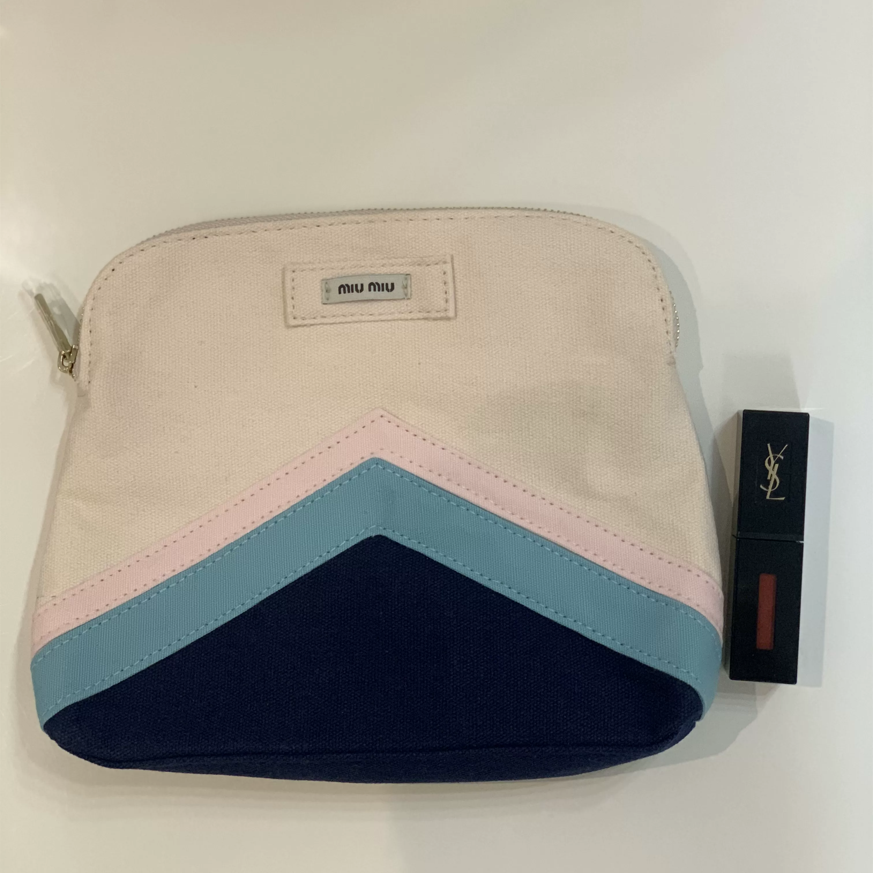 Страна сейчас Луо Идио Burberry Armani Amani Clarinus Lancome и другие бренды косметичек