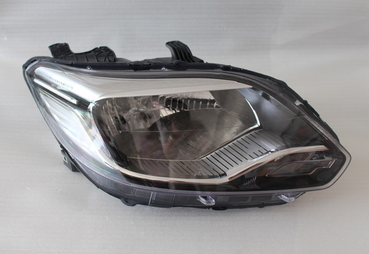 Suitable for Chang'an Pleasant Xiang V3 Headlight Assembly Pleasing V3 Front Headlights Headlight 12-15 Headlight Assembly