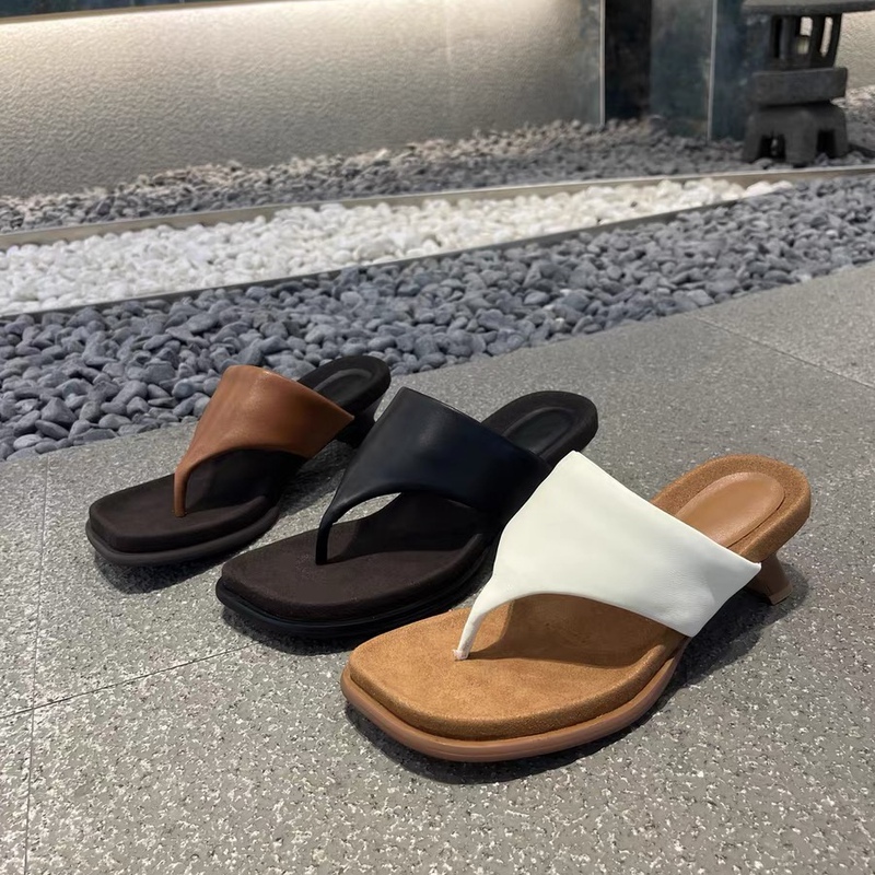 European Women's Shoes 2026 Summer New Genuine Leather Flip-Flops with Thick Heels, Square Toe, Soft Sheepskin, Outdoor Thong Sandals