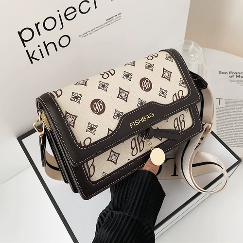 Сумка через плечо, сумка подмышку, осенняя, тренд сезона, в корейском стиле