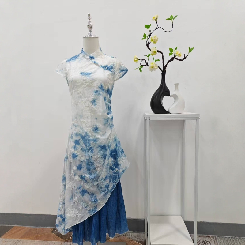 Original Yunnan Handmade Tie-Dye Cheongsam, Pure Plant-Based Indigo Dye, Artistic Blue Dye, Long Dress with Sleeves for Women, Travel Photography