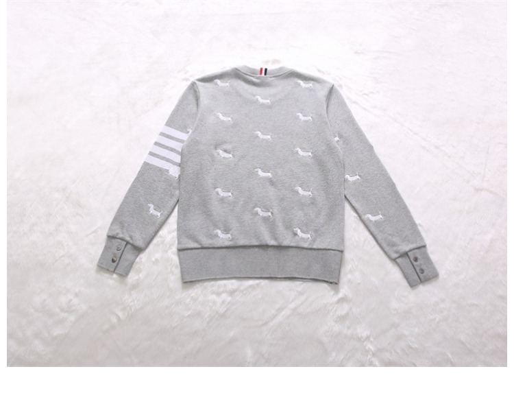 Spot 18 new Dòng sản phẩm áo len thêu con chó tb năm mới Kiểu dáng đôi nam nữ và áo thun cổ tròn hoodie vàng