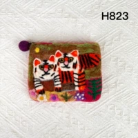 H823