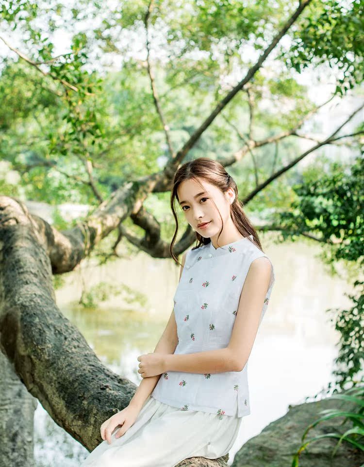 裴 Mùa hè 2019 áo khoác nữ phong cách Trung Quốc retro Áo vest mỏng bằng vải lanh thêu tay không tay Y381 - Áo vest áo kiểu nữ đẹp