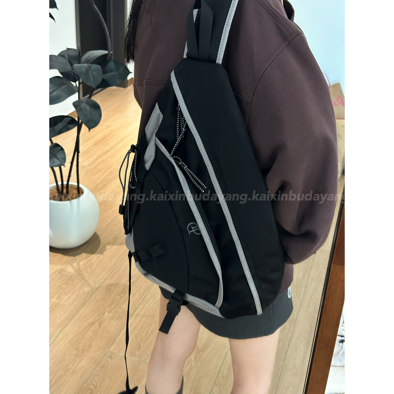 [Happy and Never Closing] Lightweight Outdoor Water-Repellent Commuting Cycling Bow and Arrow Bag Large Capacity Functional Backpack Crossbody Bag