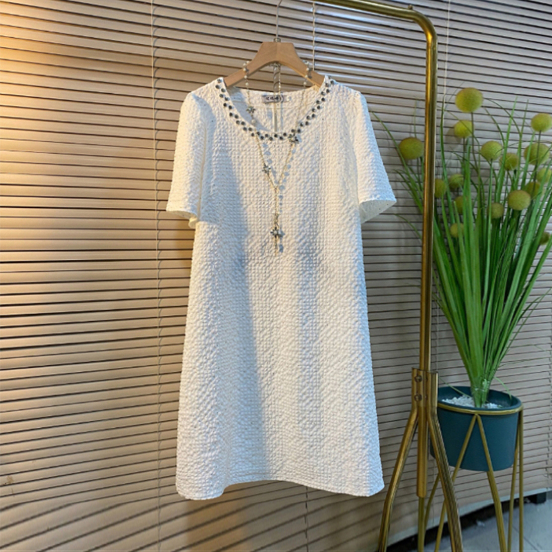 Plus-Size Round-Neck Dress with Full Rhinestone Embellishment, Mid-Length, Elegant and Mature Style, Fashionable and Age-Reducing, Slimming Dress for Chubby Girls Plus-Size Round-Neck Dress with Full Rhinestone Embellishment, Mid-Length, Elegant and Mature Style, Fashionable and Age-Reducing, Slimming Dress for Chubby Girls