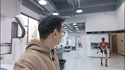 人形机器人对话演示，与人形机器人的对话语音控制走路