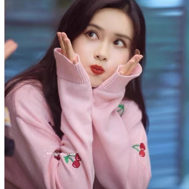 Yang Zi's Same Style Pink Cherry Embroidered V-Neck Sweater for Women, New Autumn and Winter Loose and Lazy Style Knitted Top Trendy