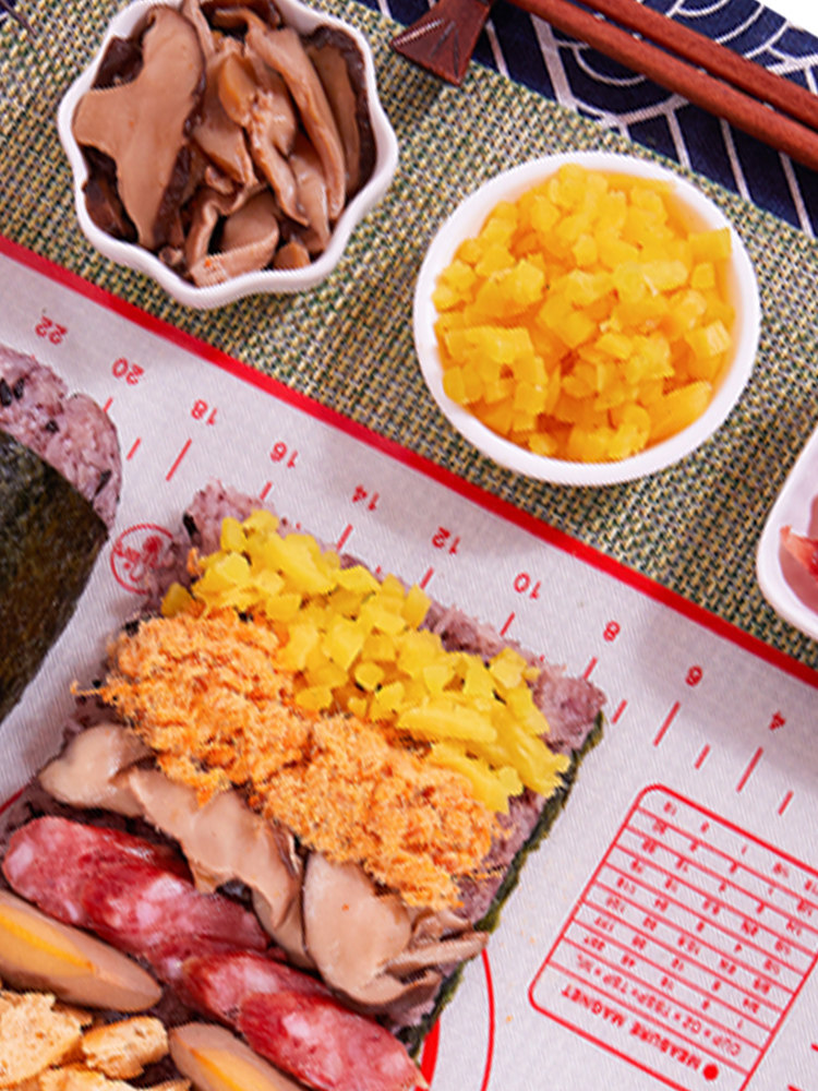 Taiwan Onigiri tools Onigiri film forming kneading pad Silicone non-slip Two tiger glutton bags Kneading onigiri pad film