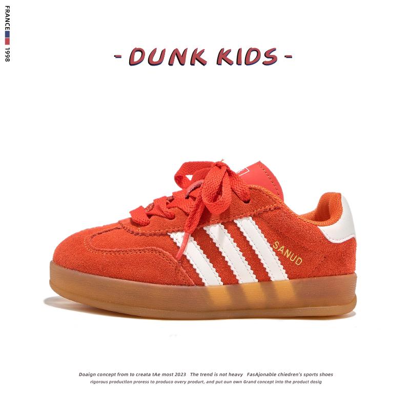 本革子供用レトロドイツトレーニングシューズ 2025年春新作スポーツシューズ 男の子用滑り止めレッド3本ポールガールズスニーカー