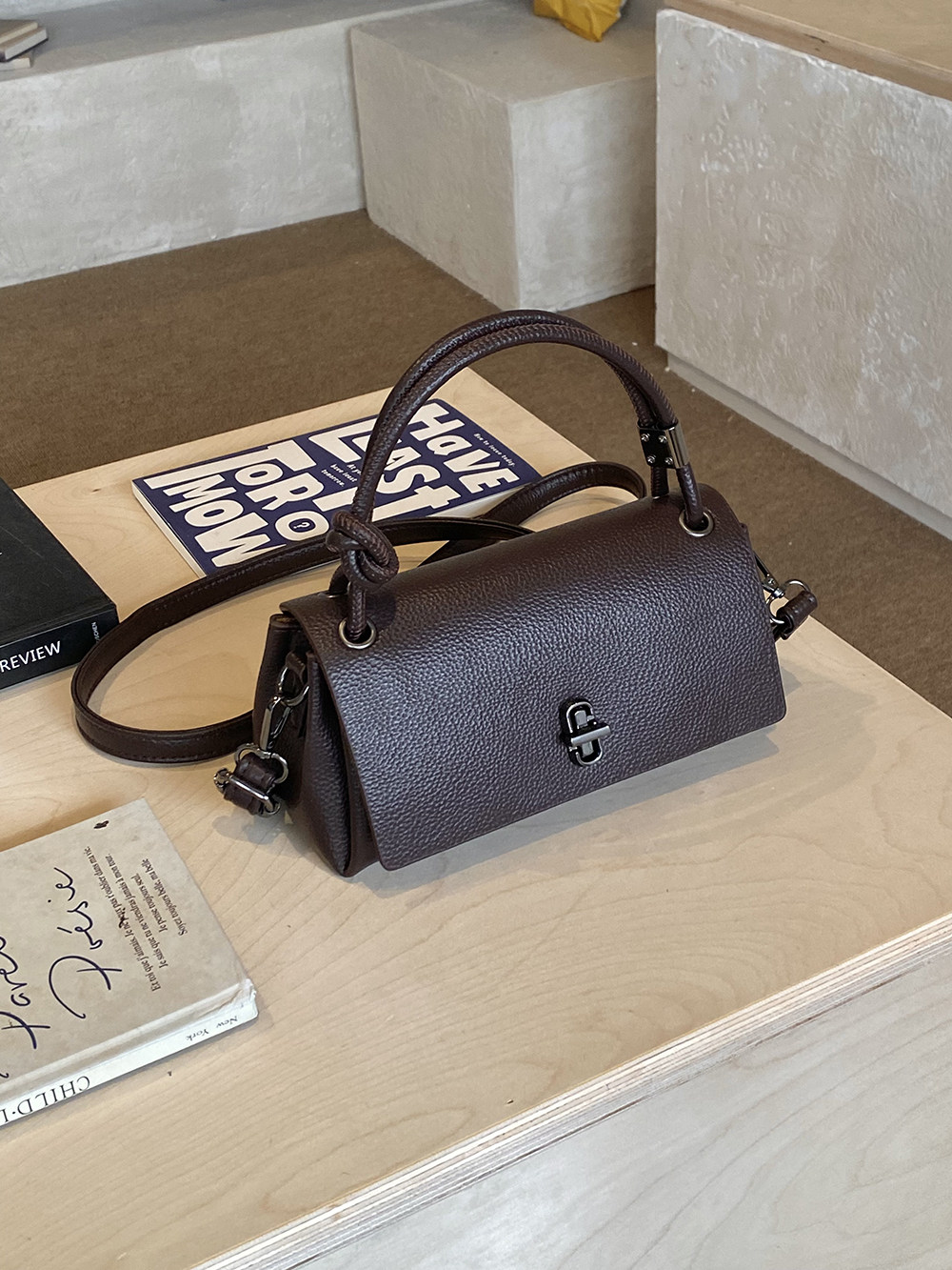 2026 New Style Single Shoulder Crossbody Bag, Versatile Handbag, Commuter Soft Leather Simple Niche Stylish Compartmentalized Women's Bag