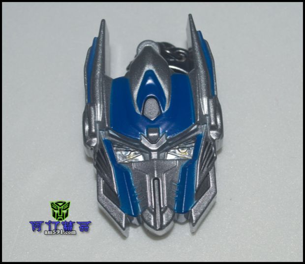 TAKARA Transformers Mô hình Mặt dây chuyền Trang sức Bumblebee Optimus Prime Chất lượng cao Kim loại Keychain - Gundam / Mech Model / Robot / Transformers 	mô hình robot chính hãng	