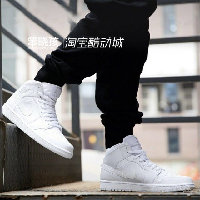 women wearing jordan 1