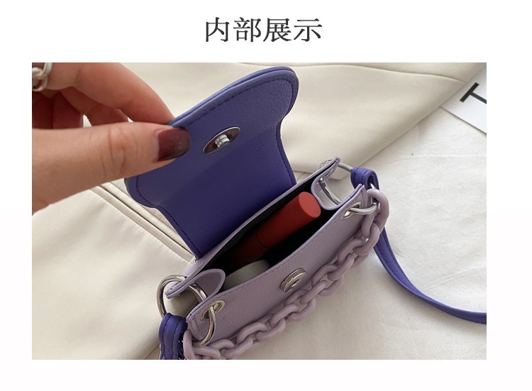 Small Solid Color Magnetic Buckle Crossbody Bag display picture 30