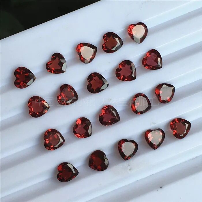 100% tự nhiên Mozambique garnet hình trái tim Hình tam giác có thể được đeo với một chiếc nhẫn Mặt dây chuyền toàn thân - Nhẫn nhẫn cặp vàng 18k