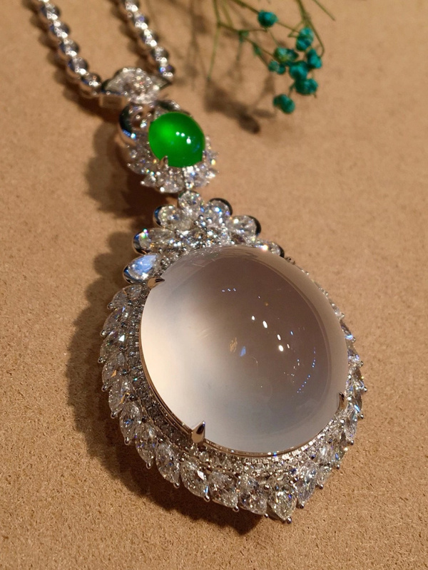 High-Quality Burmese Natural A-Grade Jade Pendant with Fluorescent, Rigid, Bright Green Ring Pendant