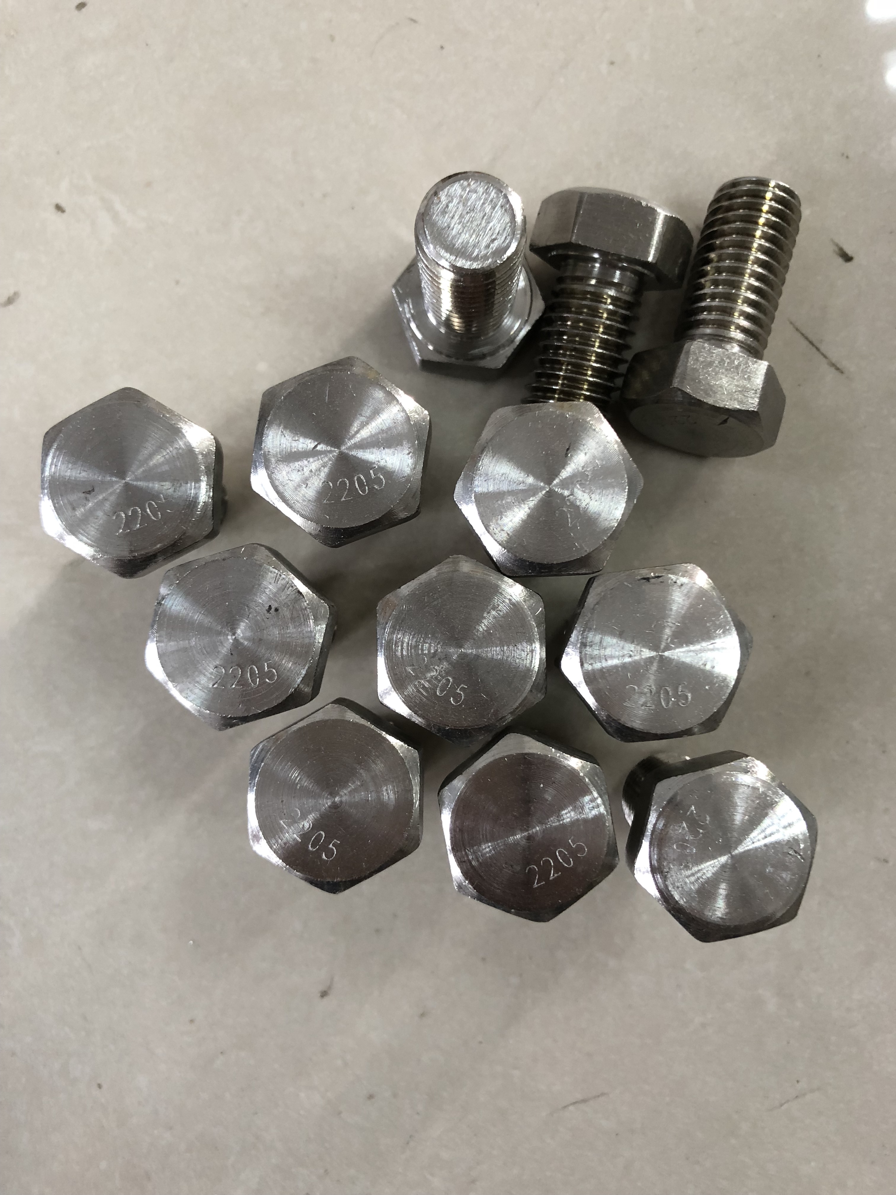 Special price treatment Double phase steel 2205 material Outer hexagonal screw UNC 5 8-11 teeth * 1-1 4 full tooth