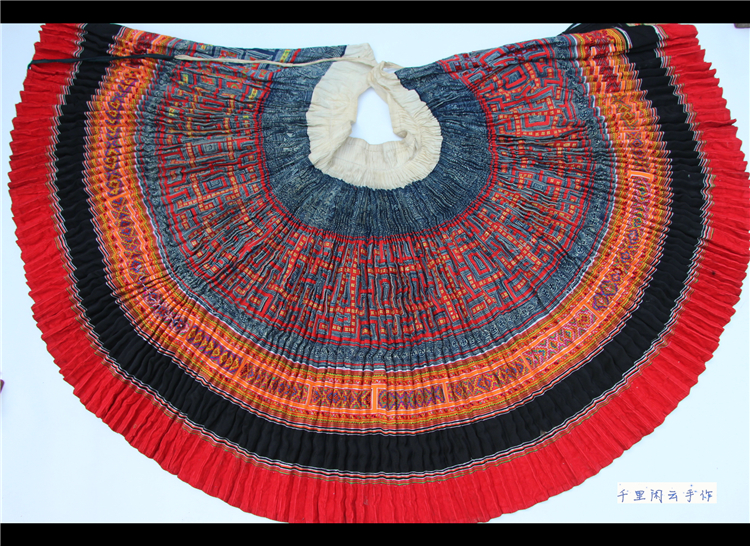 Qianli Xianyun hand-made embroidered skirt pleated skirt long skirt half skirt ethnic style cloth skirt C580