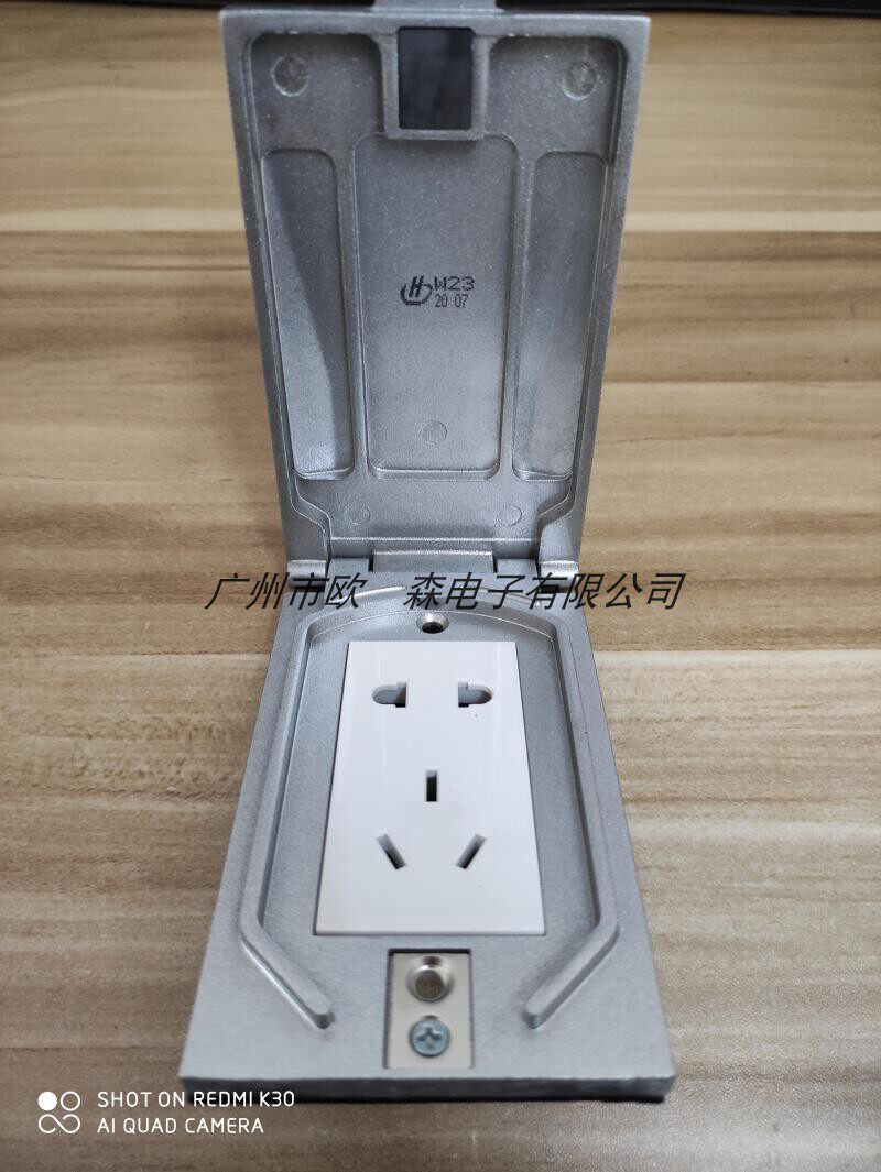 HuaLun W23 socket in Shanghai HuaLun W23 built-in 2 core Haiti Yizhi Zhengde injection molding machine accessories