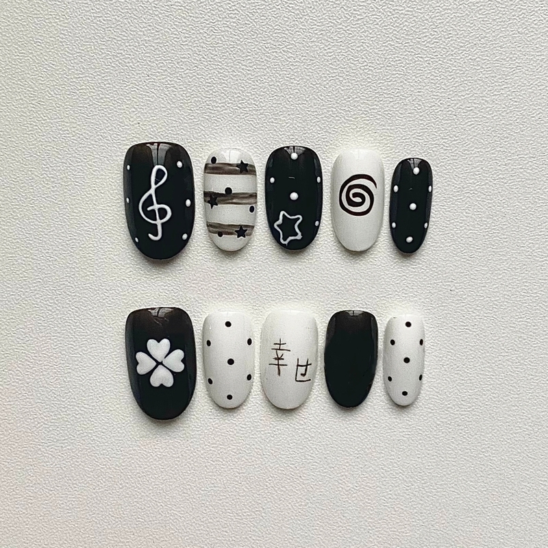 Musical Note Lucky Nail Stickers, Retro Black and White Contrasting Color, Musical Note Four-Leaf Clover, Sweet and Cool Style, Versatile Short Oval Nail Stickers