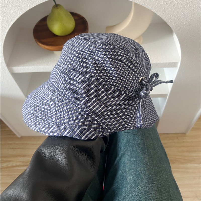 日本発〜miuシリーズ スイートネイビーブルーのチェック柄 大きなつばの漁師帽 女性用 夏用 フェイスカバー 小さなリボン付き ベースンハット
