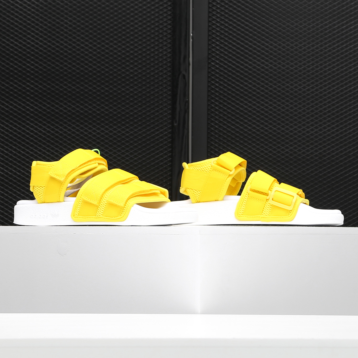 Giày thể thao Adidas / Adidas mùa hè 2019 Giày thể thao mới mang dép đi trong nhà bình thường CQ2673 - Dép thể thao dép xỏ ngón nam