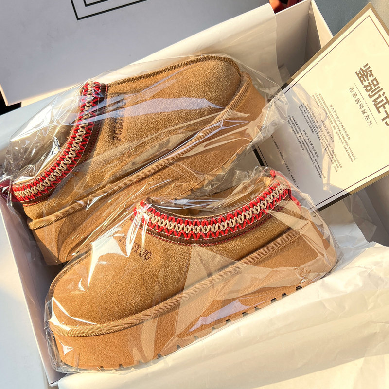 Women's Snow Boots, Furry Slippers for Outdoor Wear, New Winter Home Slip-On Leather and Fur Integrated Closed-Toe Slippers