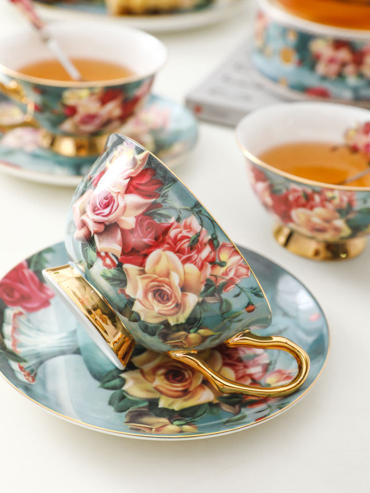 Upscale elegant retro Eurostyle small lavish coffee cup tea set Set Pendulum for home with spoon Ceramic Delicate Bone China