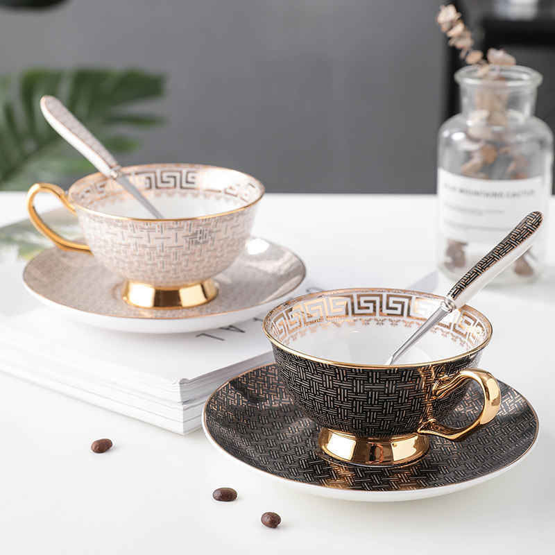 Exquisite European - style small luxury bone - ceramic couple coffee cup set of vintage household creative Phnom Penh tea cup tea cup