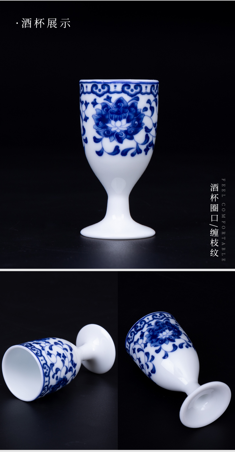 , wine suits for domestic Chinese blue and white porcelain ceramics hip liquor cup. A small handleless wine cup goblet cups of black liquor