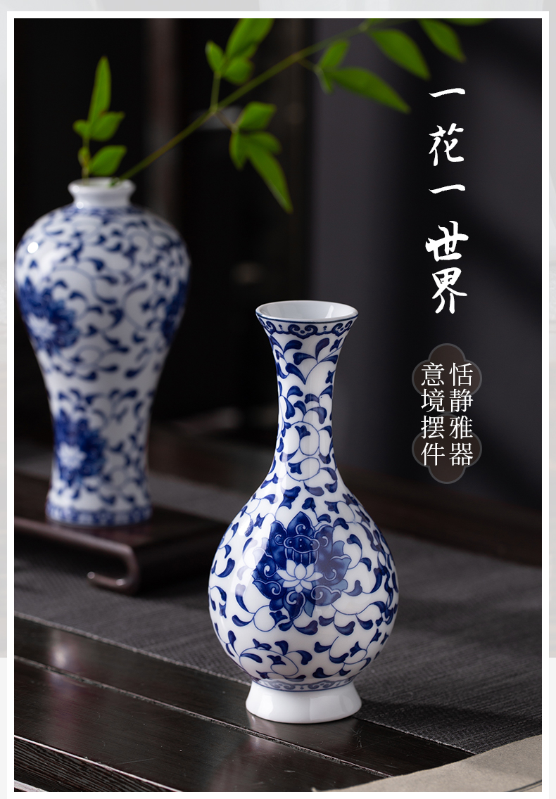 Blue and white ceramics, antique jingdezhen Blue and white mini floret bottle of flower tea accessories desktop small place