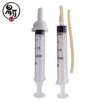 Pet dog dog kitty kitty young cat puppies feeding feeding and feeding the water-feeding syringe needle syringe-type drug feeding stick