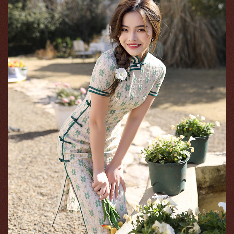 Long lace spring summer cheongsam, lightweight modern evening dress, mid-length Long lace spring summer cheongsam, lightweight modern evening dress, mid-length
