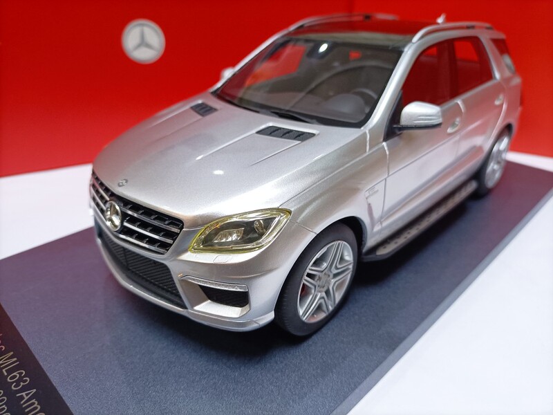 Original 1:18 Scale Mercedes Benz Ml63 Amg Suv 2012 Silver Model Car Original 1:18 Scale Mercedes Benz Ml63 Amg Suv 2012 Silver Model Car